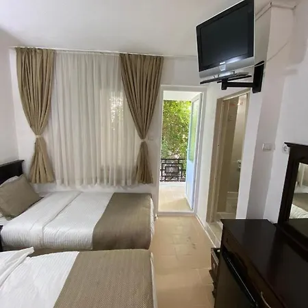 Yeni Goekkusagi Otel 3* كمر