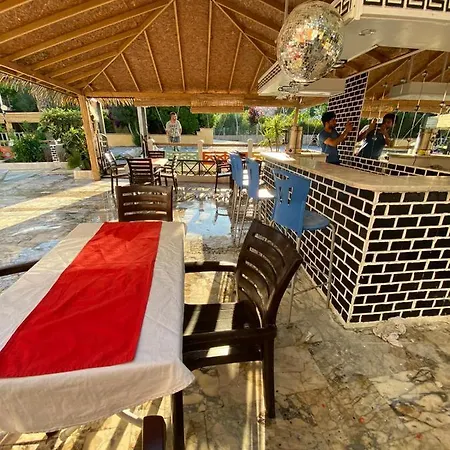 Yeni Goekkusagi Otel كمر