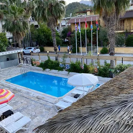 Yeni Goekkusagi Otel 3*